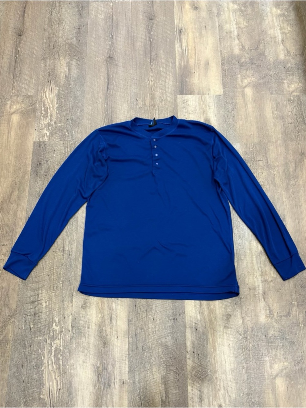 Vintage 80s - 90s Patagonia Men's Long-Sleeve Henley in Royal Blue
